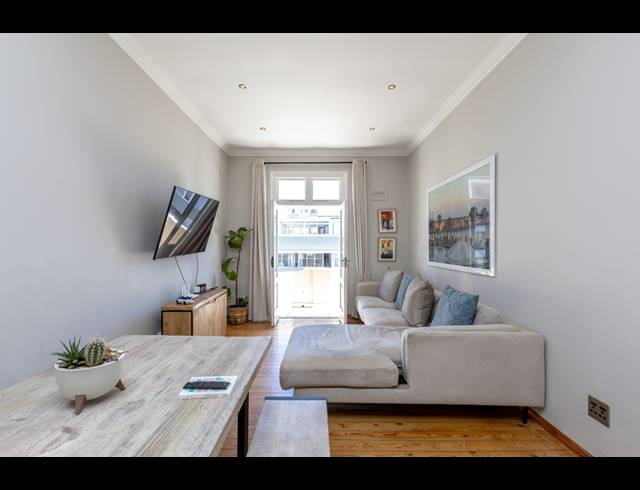 2 BEDROOM APARTMENT TO LET IN SEA POINT